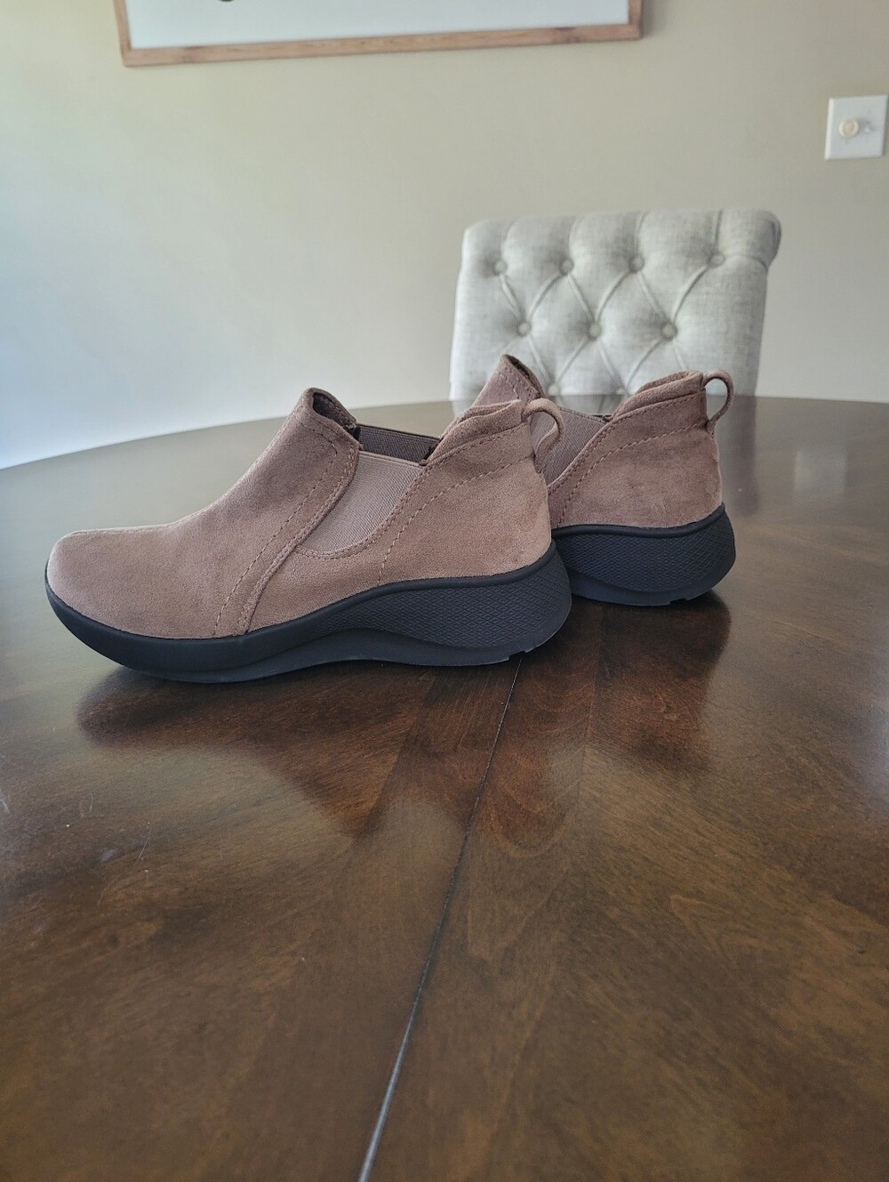 Women's Taupe Dayana Suede Slip-On Ankle Shoes by Earth